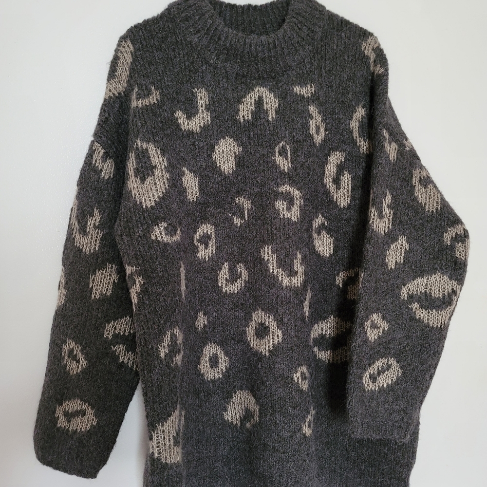 *LIKE NEW BECAUSE IS NEW, NO TAG* Women's Sweater